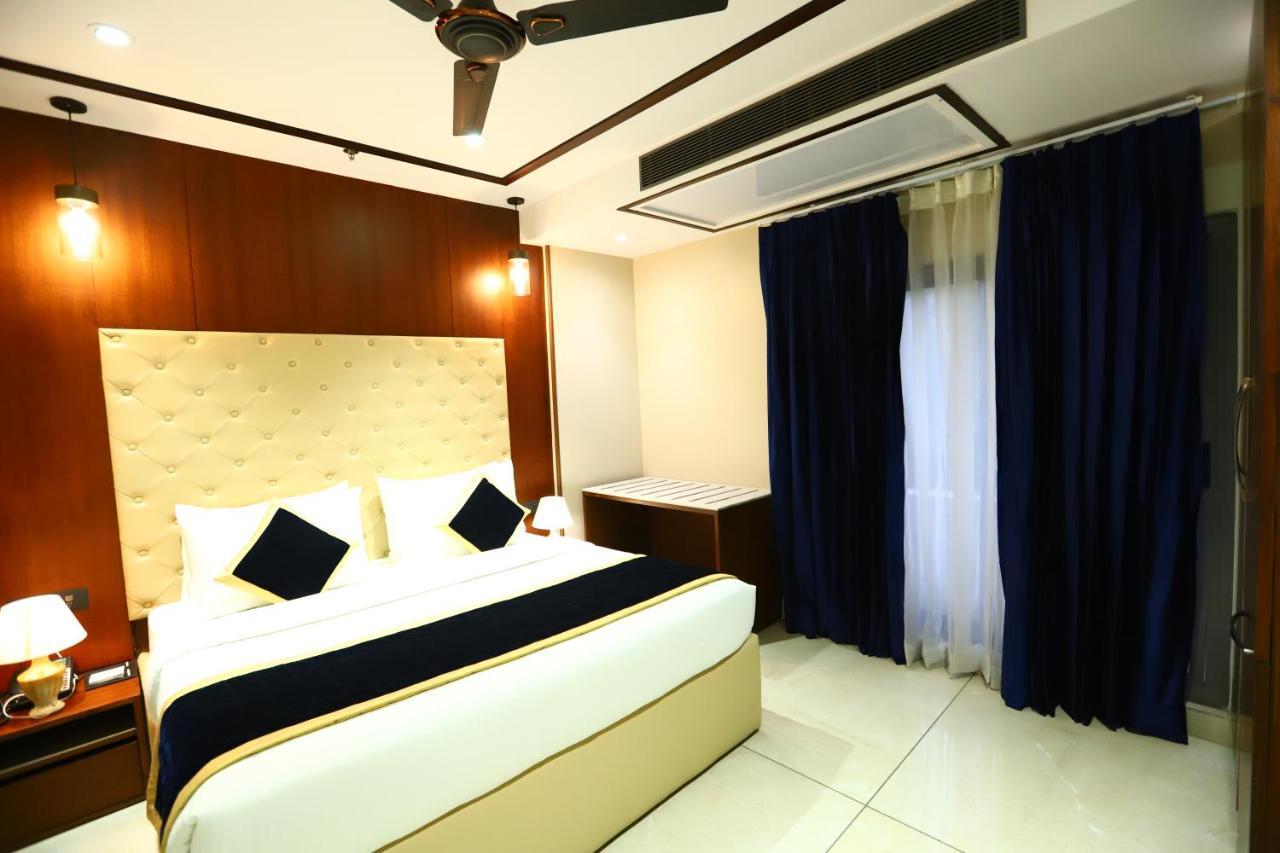 Sanca International Hotel In Patel Nagar Delhi Nuova Delhi Esterno foto