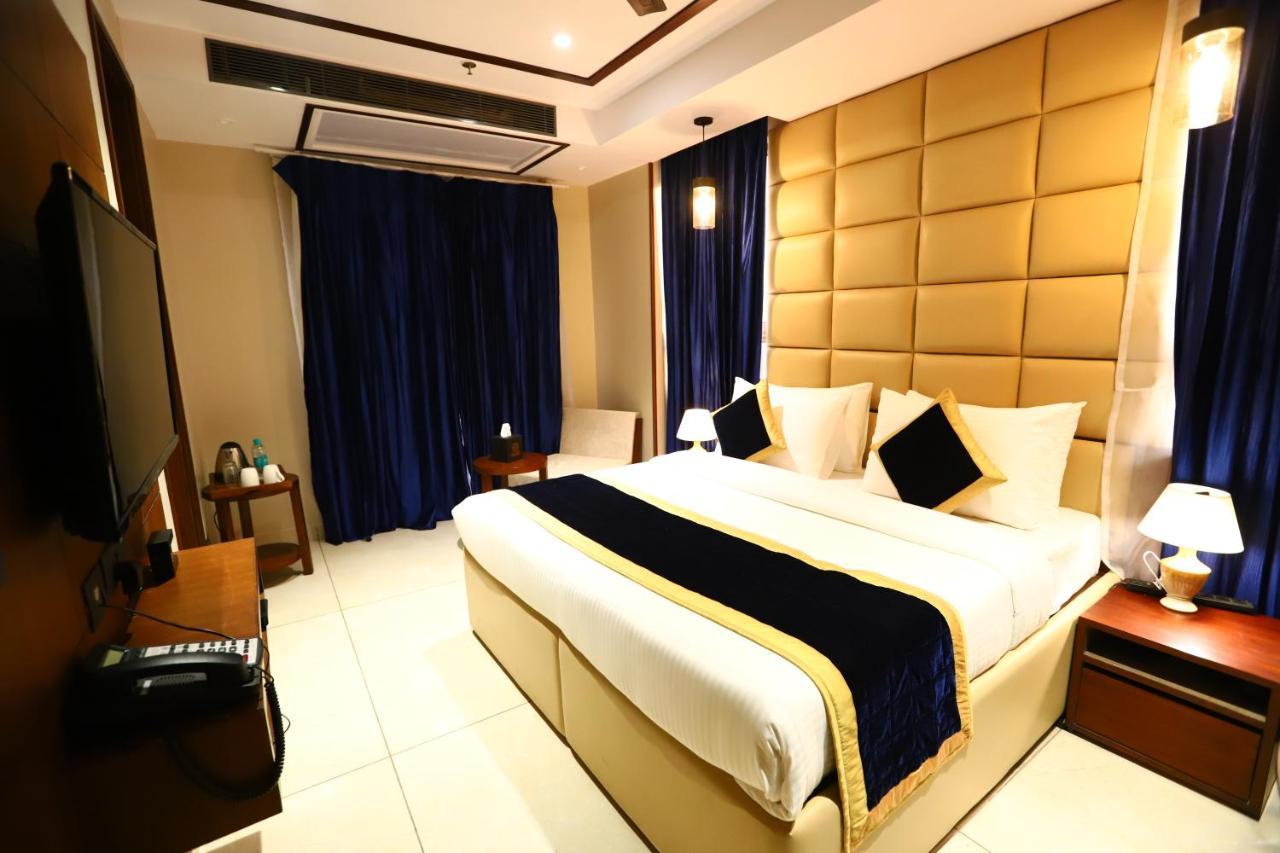 Sanca International Hotel In Patel Nagar Delhi Nuova Delhi Esterno foto