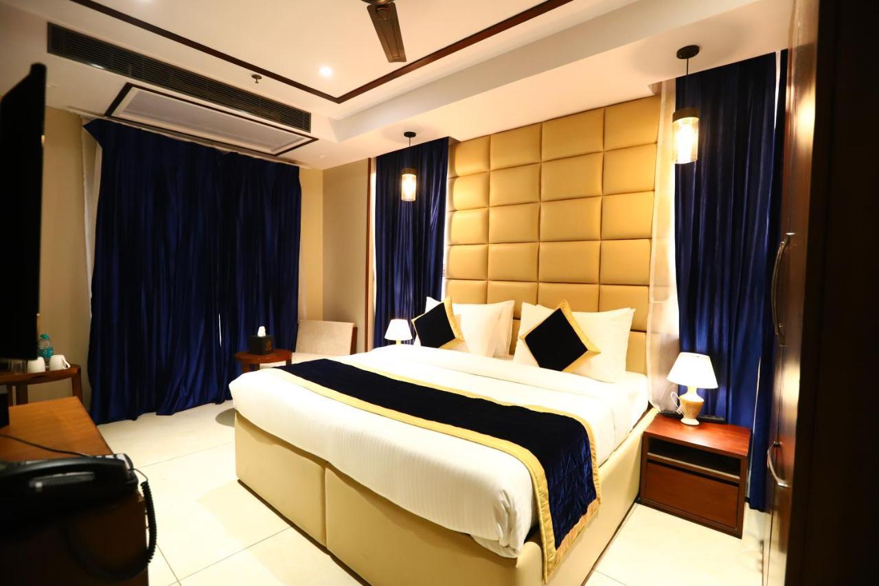 Sanca International Hotel In Patel Nagar Delhi Nuova Delhi Esterno foto