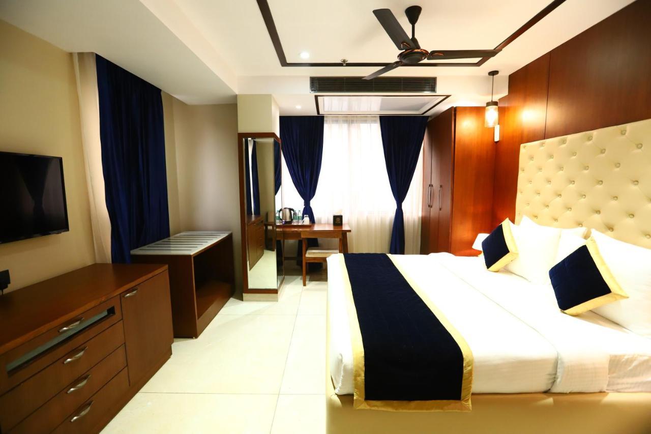 Sanca International Hotel In Patel Nagar Delhi Nuova Delhi Esterno foto
