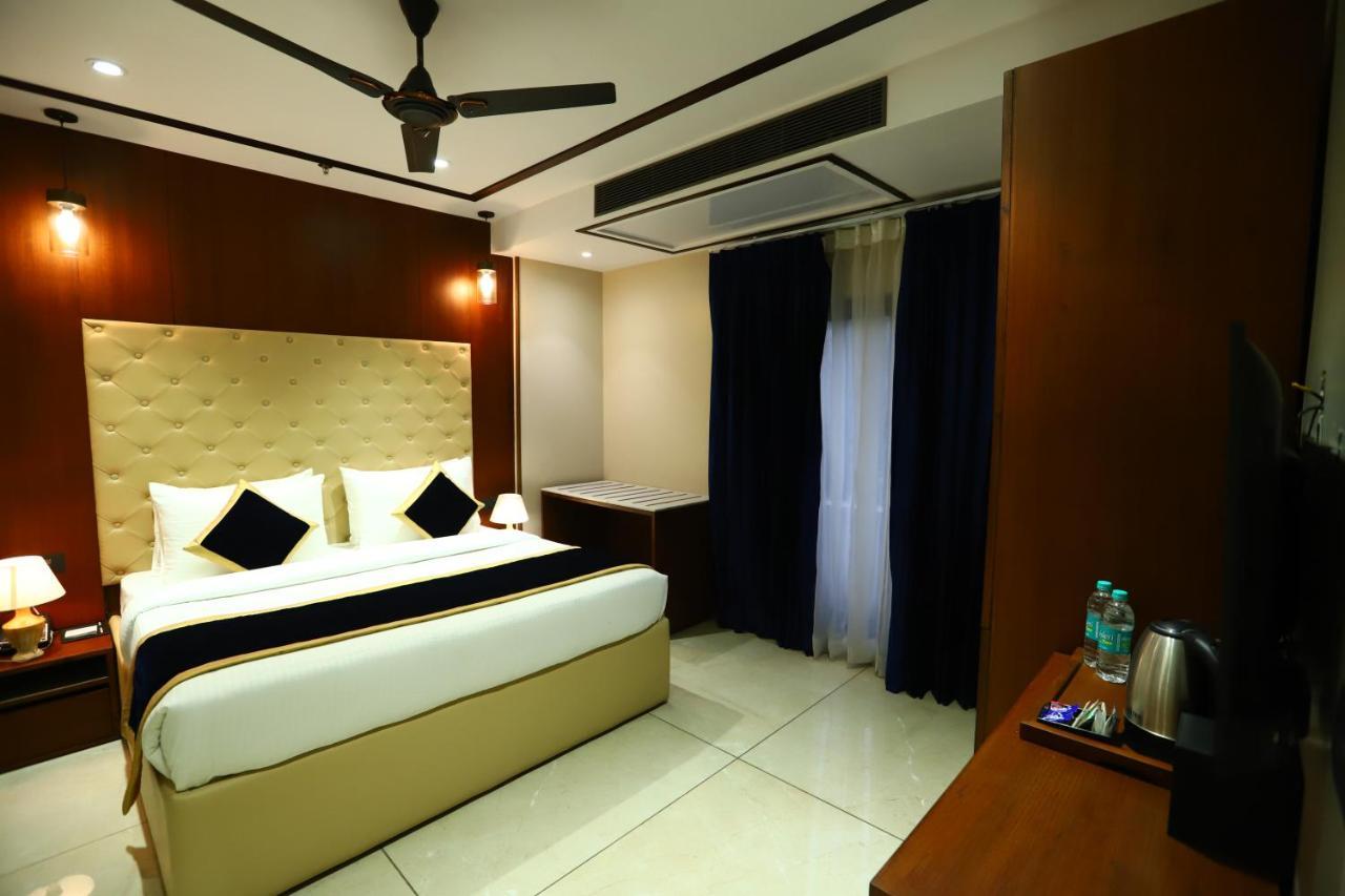Sanca International Hotel In Patel Nagar Delhi Nuova Delhi Esterno foto