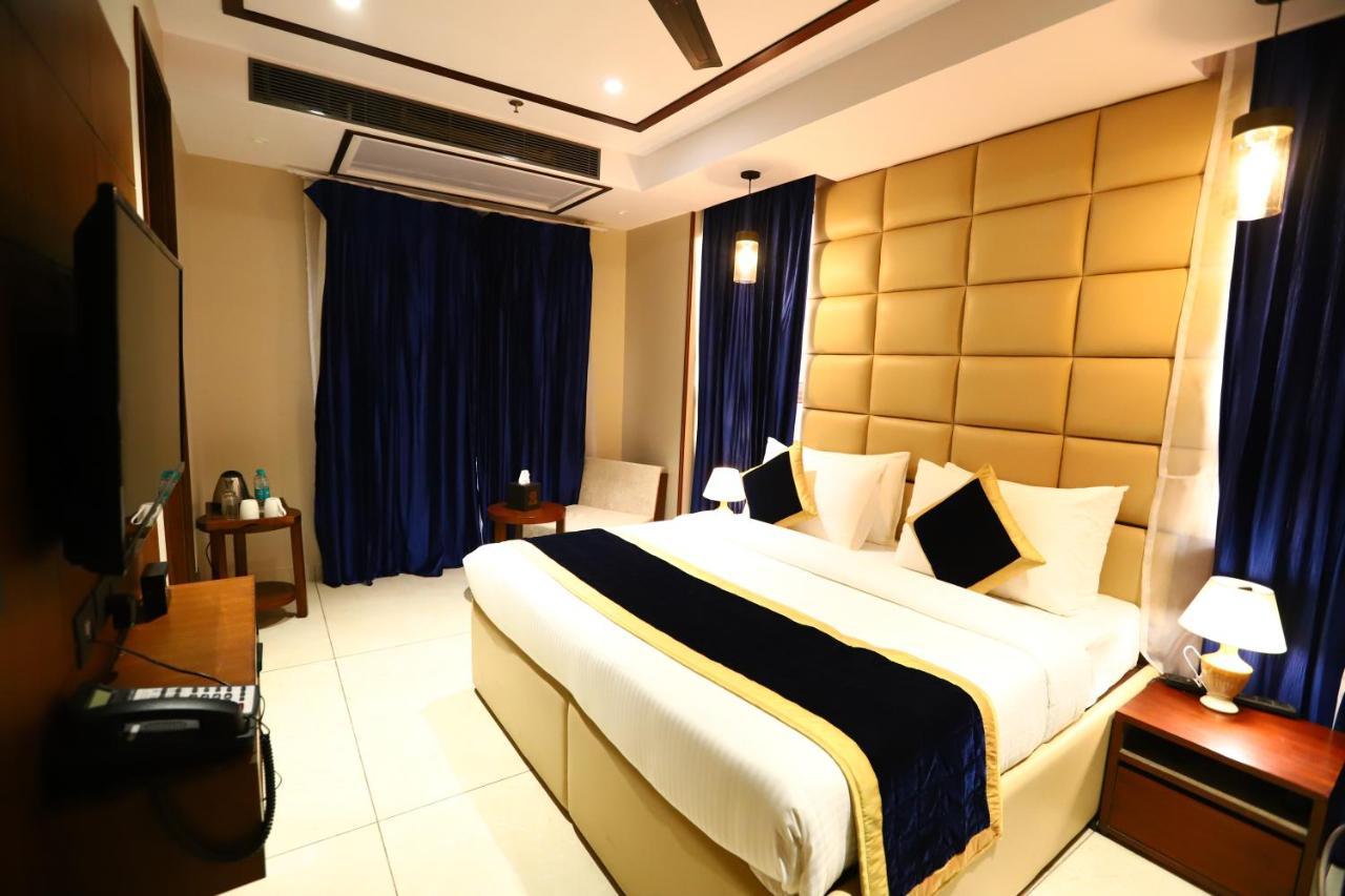 Sanca International Hotel In Patel Nagar Delhi Nuova Delhi Esterno foto