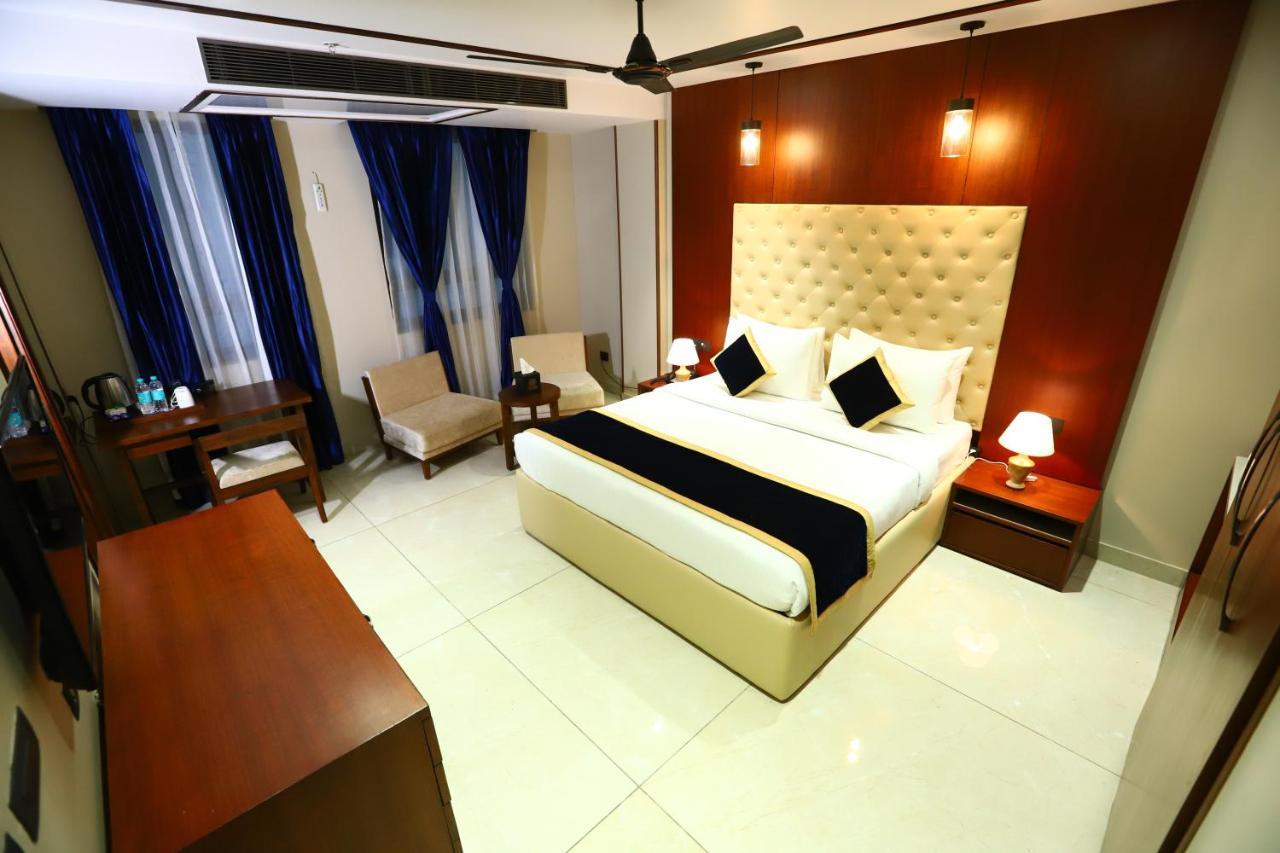 Sanca International Hotel In Patel Nagar Delhi Nuova Delhi Esterno foto